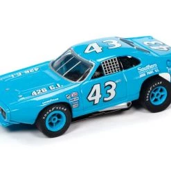 Auto World 1971 Plymouth Road Runner Richard Petty Stock Car Legends Xtraction HO Slot Car