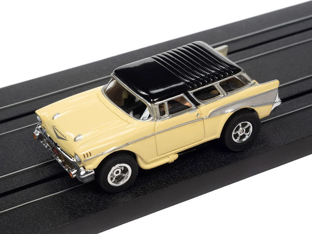 Auto World 1957 Chevrolet Nomad (Yellow) X-Traction R34 HO Slot Car - Image 2