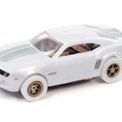 Auto World iWHEELS 2010 Chevrolet Camaro X-Traction R35 HO Slot Car