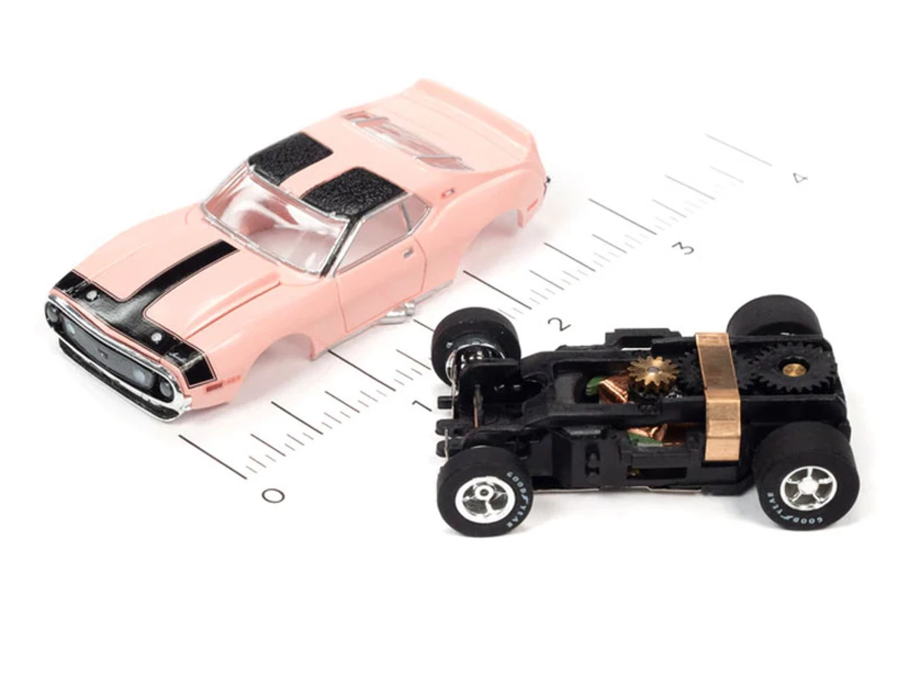 Auto World 1971 AMC Javelin AMX (Pink) X-Traction R35 HO Slot Car - Image 3