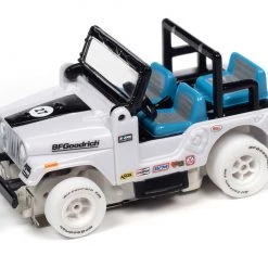 Auto World iWHEELS 1979 Jeep CJ-7 Rally World Stage X-Traction HO Slot Car