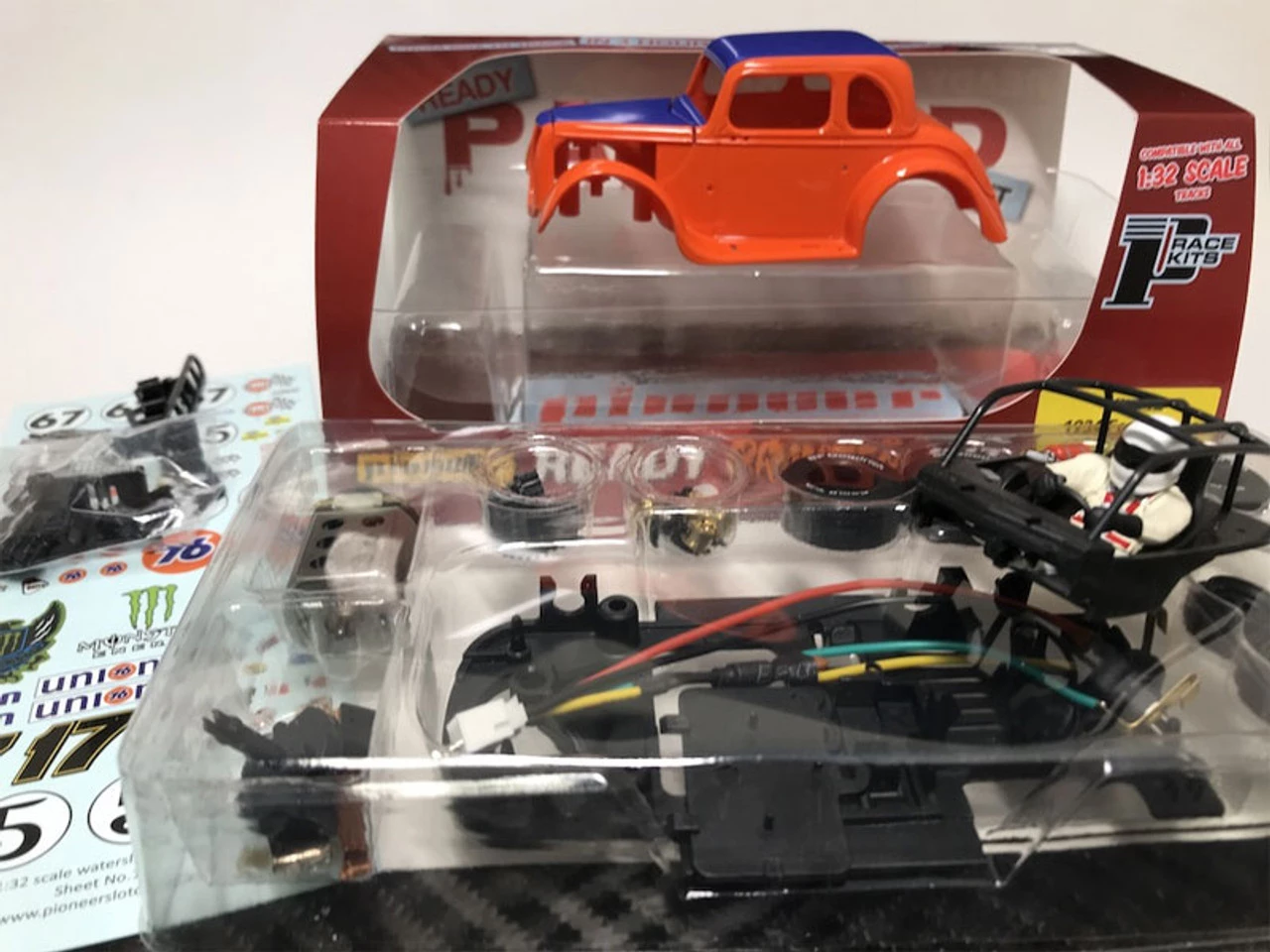 Pioneer 1934 Ford Coupe Legends Racer 'Ready Painted' Orange/Blue Kit 1/32 Slot Car - Image 3