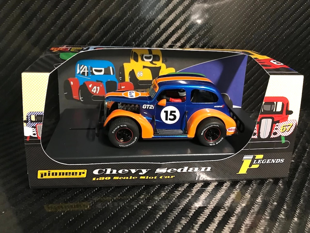 Pioneer 1937 Chevy Sedan Legends Racer #15 GULF Dark Blue 1/32 Slot Car - Image 3
