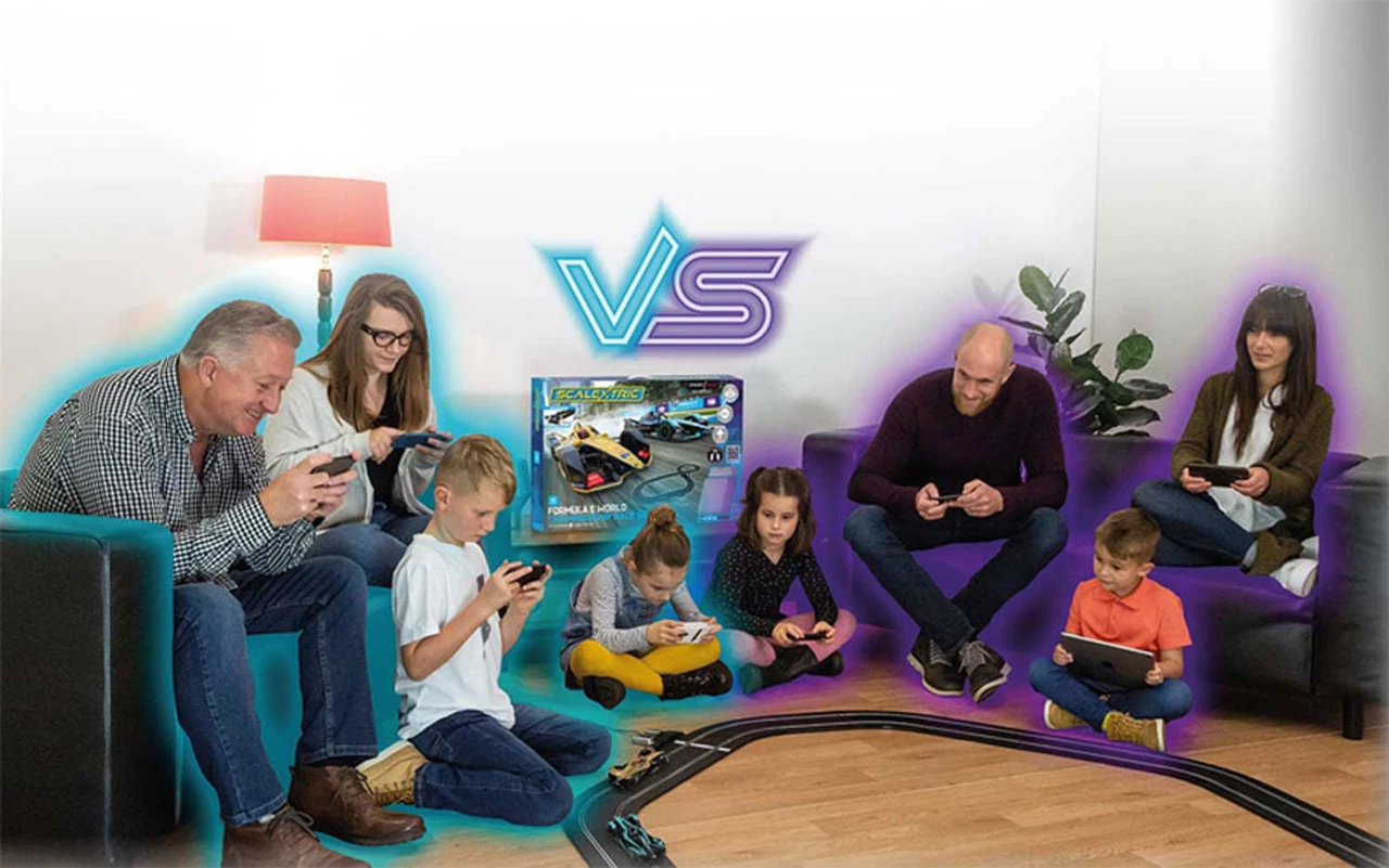 Scalextric Formula E World Championship Spark Plug 1/32 Slot Car Track Set - Image 2