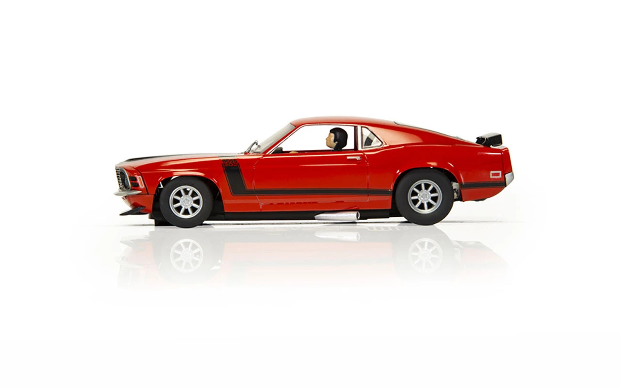 Scalextric American Street Dual (1970s Chevrolet Camaro vs 1970s Ford Mustang) 1/32 Slot Car Set - Image 6
