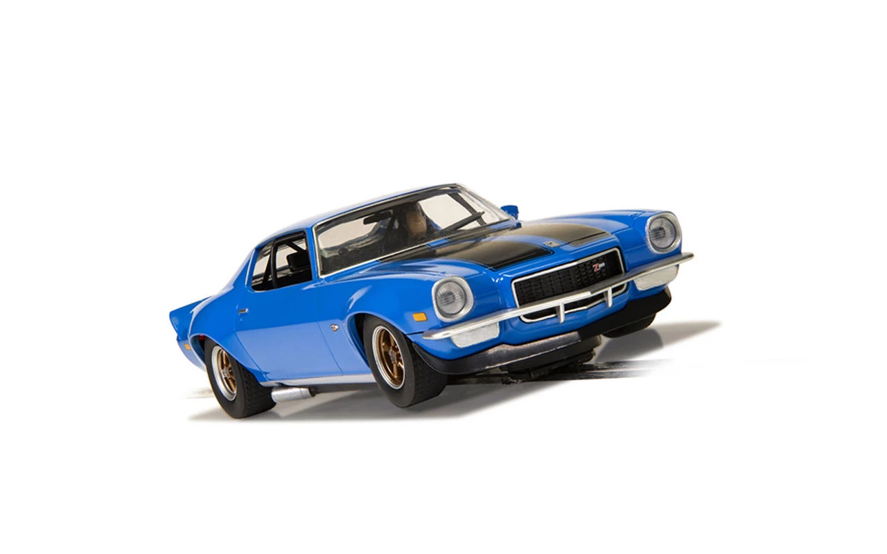 Scalextric American Street Dual (1970s Chevrolet Camaro vs 1970s Ford Mustang) 1/32 Slot Car Set - Image 8